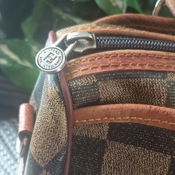 Fendi Pelican Vintage Boston Bag. - Picture 7 of 11